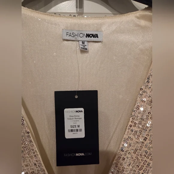 FASHION NOVA DIVINE SHINE SEQUIN ROMPER SIZE MEDIUM NWT - Picture 4 of 9